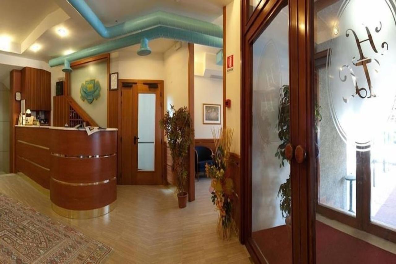 Hotel Ristorante Tre Leoni Somma Lombardo Extérieur photo