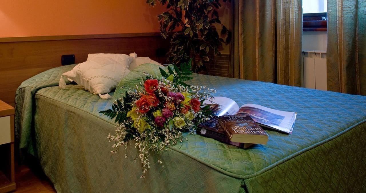 Hotel Ristorante Tre Leoni Somma Lombardo Extérieur photo